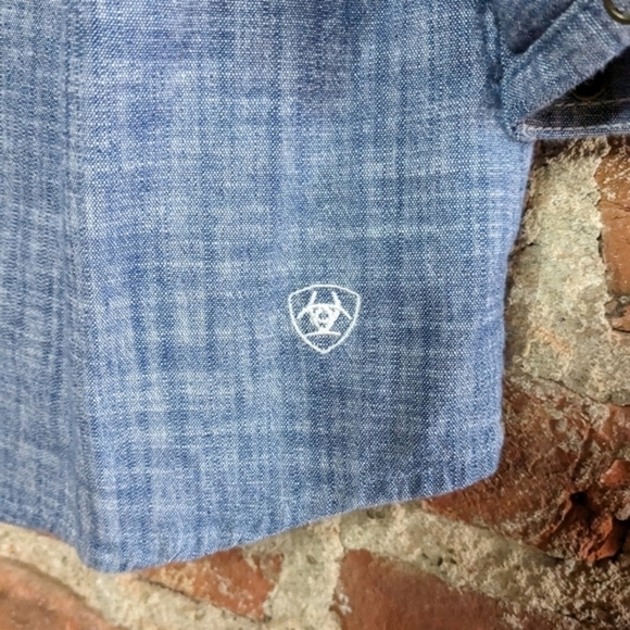 Ariat XL Fitted Blue Long Roll Sleeve Shirt w/ Snap Front & Decorative Stitching - Picture 6 of 13